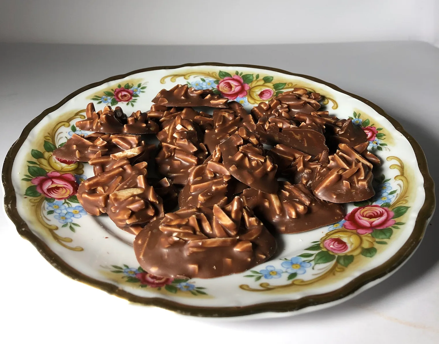 Almond slivers with Costa Rican chocolate (40% cocoa content)