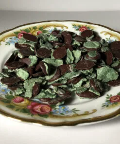 Crystallized mint leaves with Maracaibo chocolate (65% cocoa content)