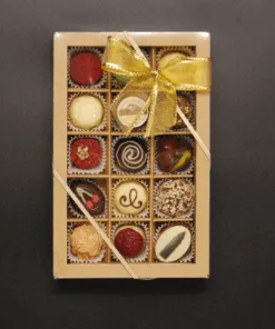 15er Geschenkbox aus Schokolade, mit und ohne Alkohol – handgefertigt in Michis Schokoatelier in Frankfurt