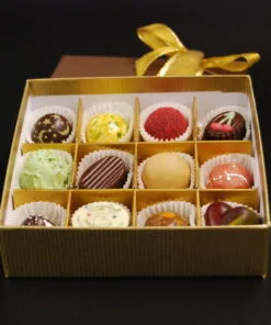 Pralinen Geschenkbox mit Alkohol – 12 handgefertigte Pralinen aus Michis Schokoatelier in Frankfurt