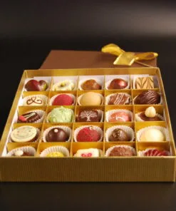 25er Pralinenbox aus Edelschokolade, mit und ohne Alkohol – handgefertigt in Michis Schokoatelier in Frankfurt