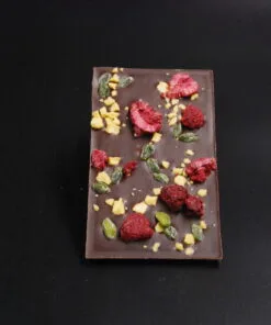Selva Dorada-Schokolade (53% Kakaoanteil) mit Himbeeren, Pistazien & Passionsfrucht-Crispy 90g – Bild 3