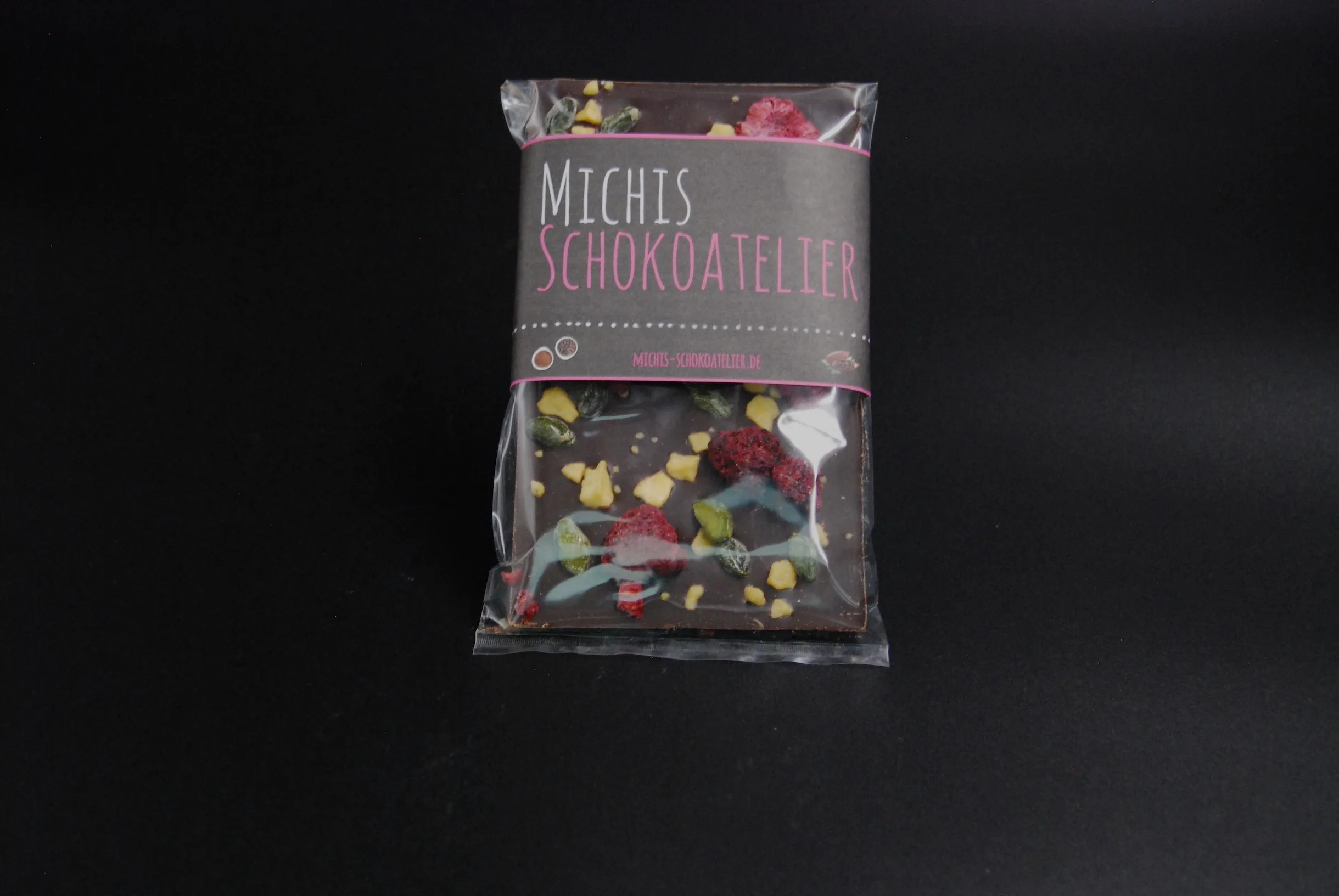 Selva Dorada-Schokolade (53% Kakaoanteil) mit Himbeeren, Pistazien & Passionsfrucht-Crispy 90g – Bild 2