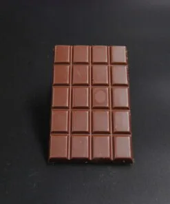 Ausgepackte Piura Porcelana-Schokolade aus Porcelana-Kakao, 75% vegan – handgefertigt in Michis Schokoatelier in Frankfurt.