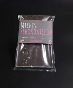 Vegane Schokolade aus Wildcriollo-Kakao mit Meersalz – handgefertigt in Michis Schokoatelier in Frankfurt.