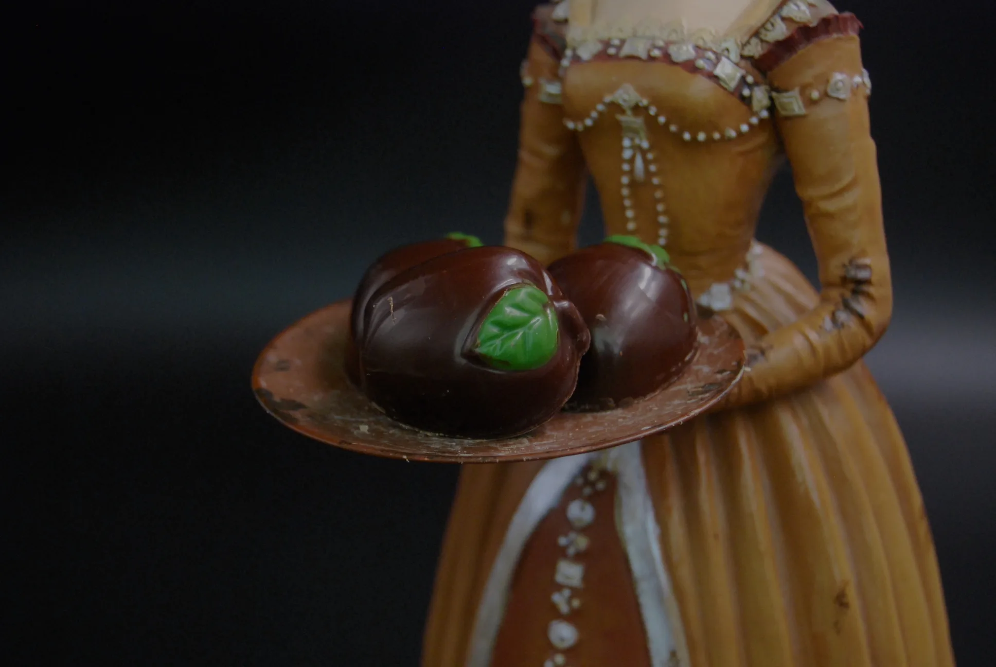 Apfel-Calvados-Praline aus Apfel, mit Calvados aus der Normandie – handgefertigt in Michis Schokoatelier in Frankfurt.