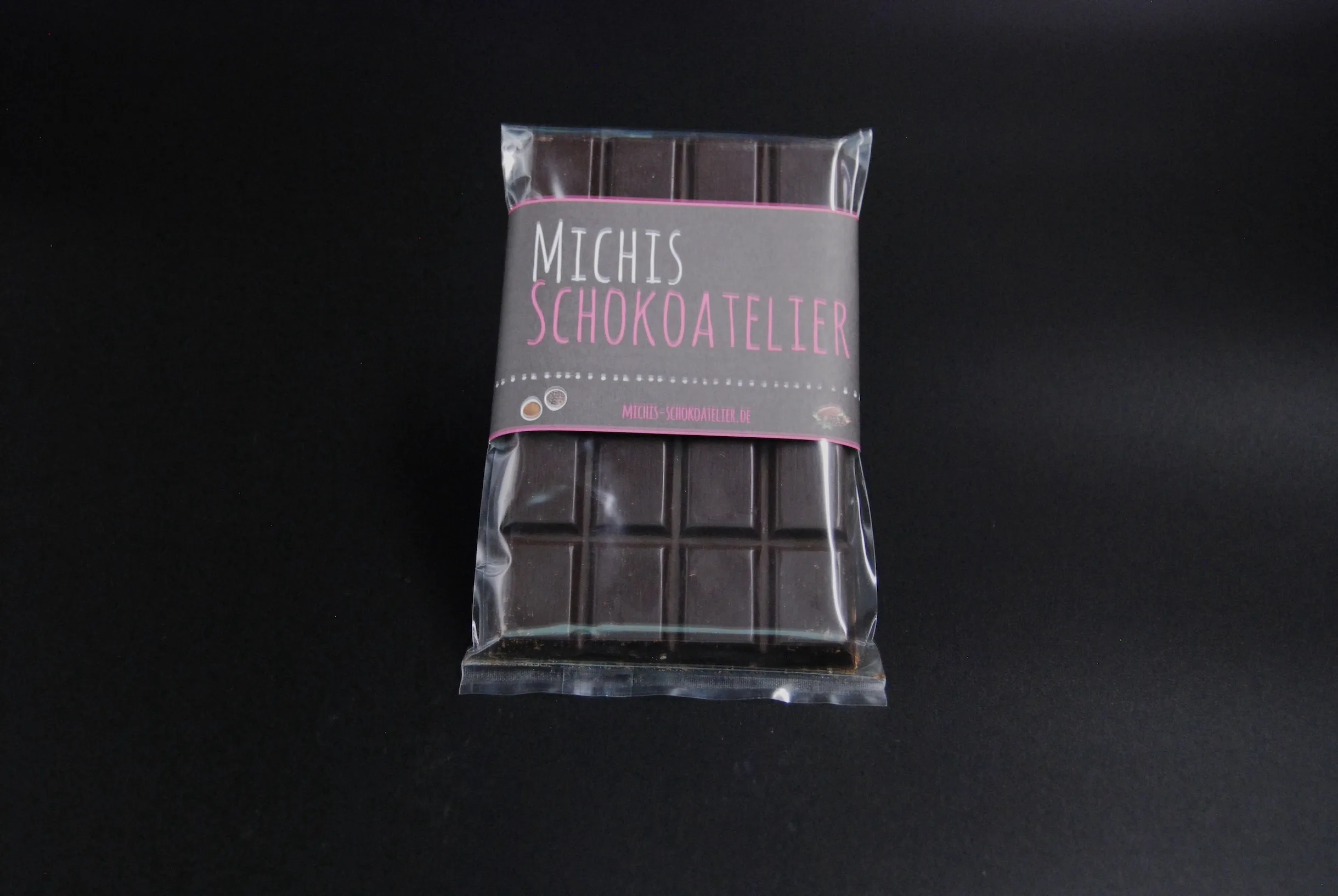 Dunkle Schokolade aus Nacional-Kakao, vegane 80g-Tafel – handgefertigt in Michis Schokoatelier in Frankfurt.