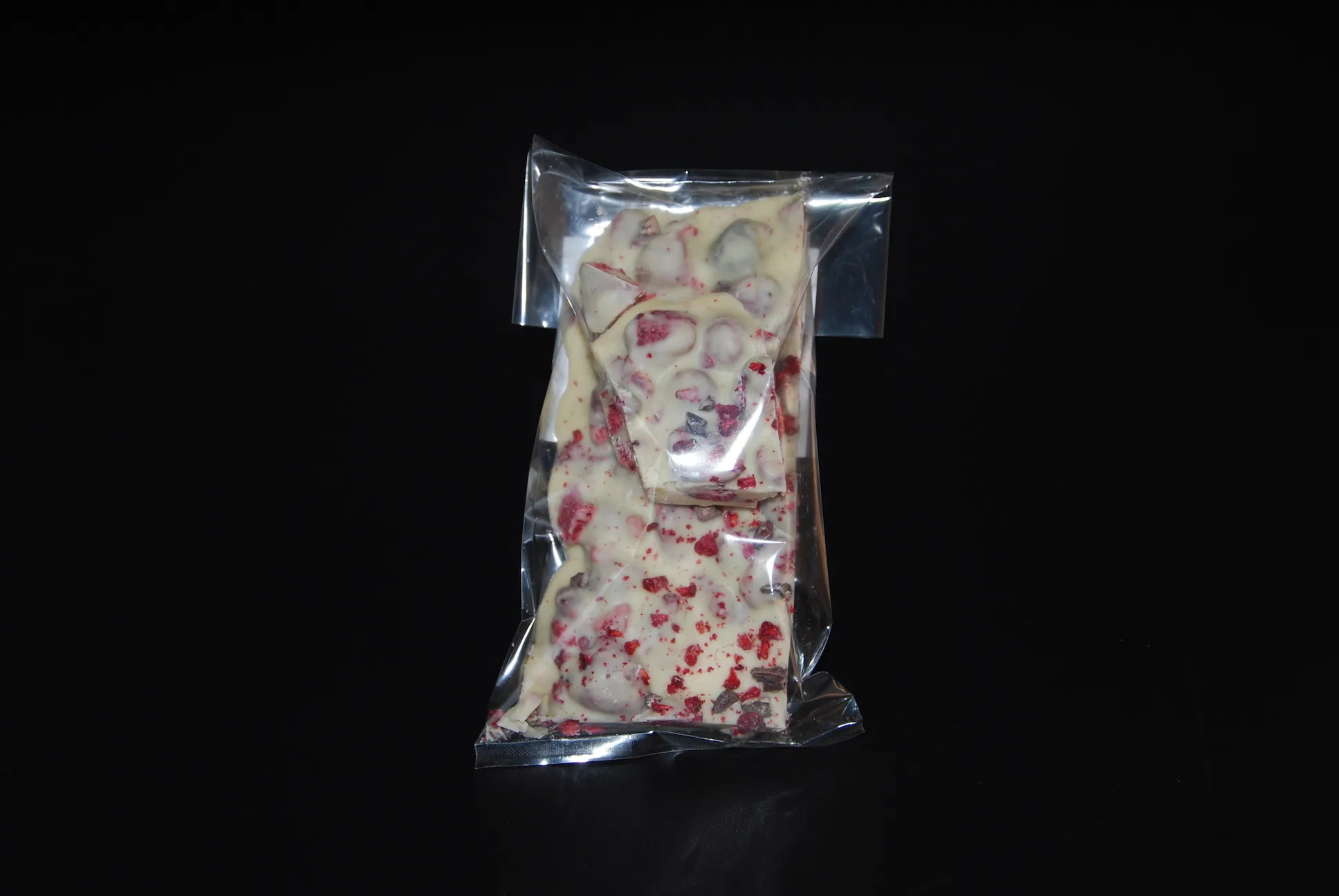 Bruch aus Veganer Weißer (38% Kakaoanteil) mit Himbeeren & Kakaonibs, 100g