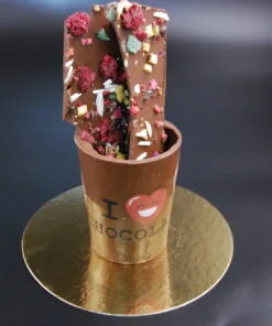 Alternative view of Schokoladen-Becher mit Bruch gefüllt