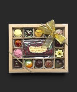 Geschenkschachtel mit 14 Pralinen und Minitäfelchen mit Gruß