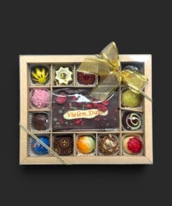 Geschenkschachtel mit 14 Pralinen + Minitäfelchen mit Aufschrift – Bild 3