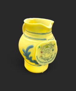 Bembel-Figur aus weißer Schokolade (36 % Kakao), Seitenansicht, mit Logo-Aufdruck
