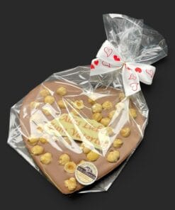 Schokoladenherz aus Vollmilchschokolade (40 % Kakao), mit Aufschrift „Schokoherz flach Vatertag Haselnüsse“, in Geschenkverpackung