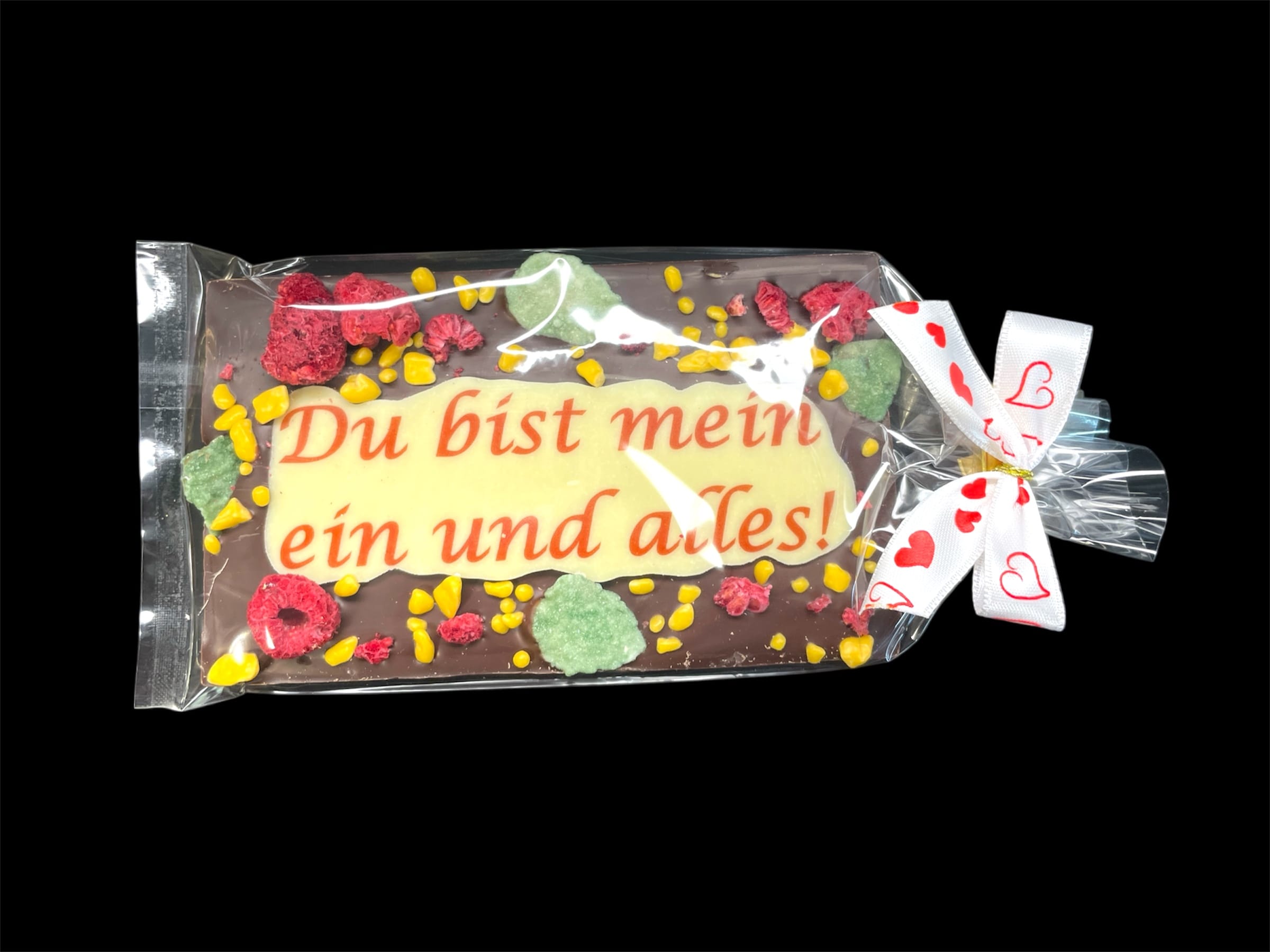 Valentinstafeln aus feinster Schokolade mit Schriftzug – Ansicht 2 – Michis Schokoatelier