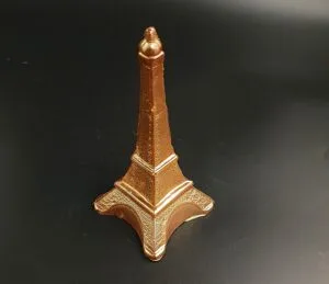 Eiffelturm aus Zartbitter-Schokolade mit Bronze-Pulver
