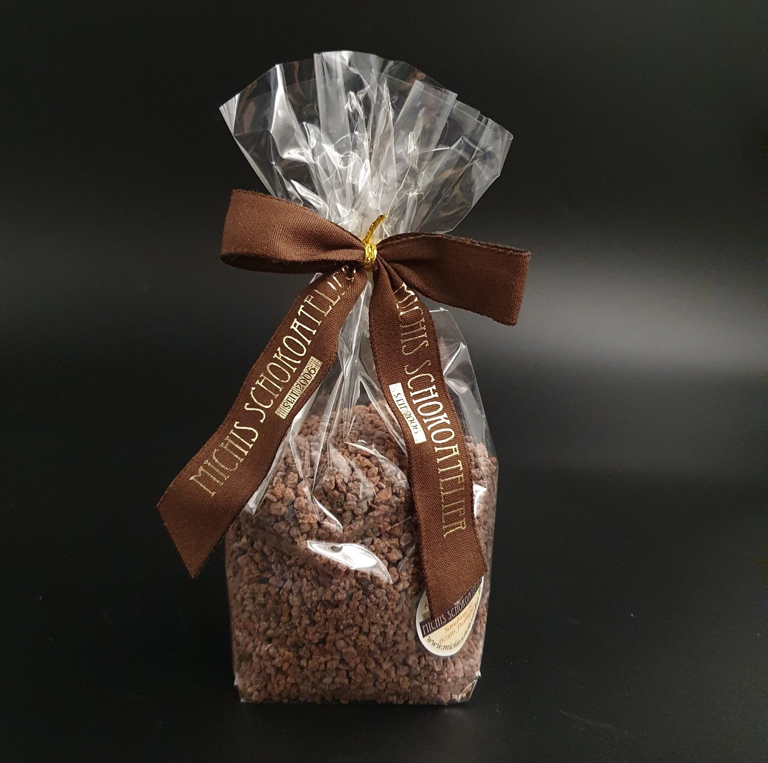 Karamellisierte Kakaonibs im Zellglas-Beutel verpackt