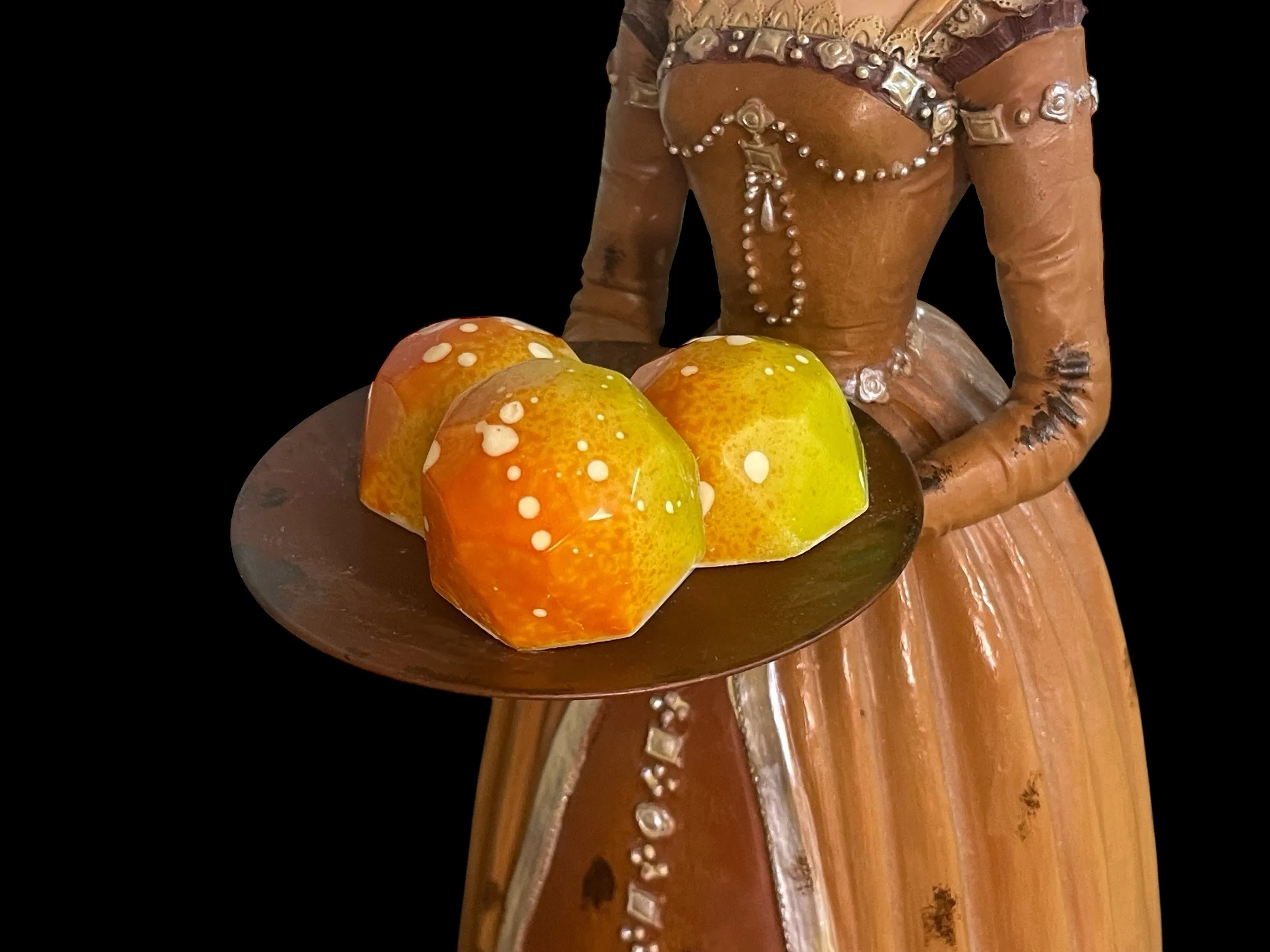 Passionsfrucht-Praline mit weißer Schokolade und Sahne – handgefertigt in Michis Schokoatelier in Frankfurt.