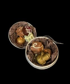 Weihnachtskugel gefüllt mit 10 Pralinen – Michis Schokoatelier
