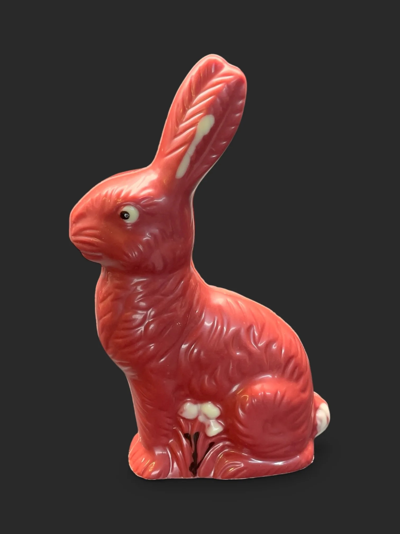 Nostalgischer veganer Osterhase aus Erdbeerlade, handgegossene Erdbeer-Schokolade, 100 g aus Michis Schokoatelier