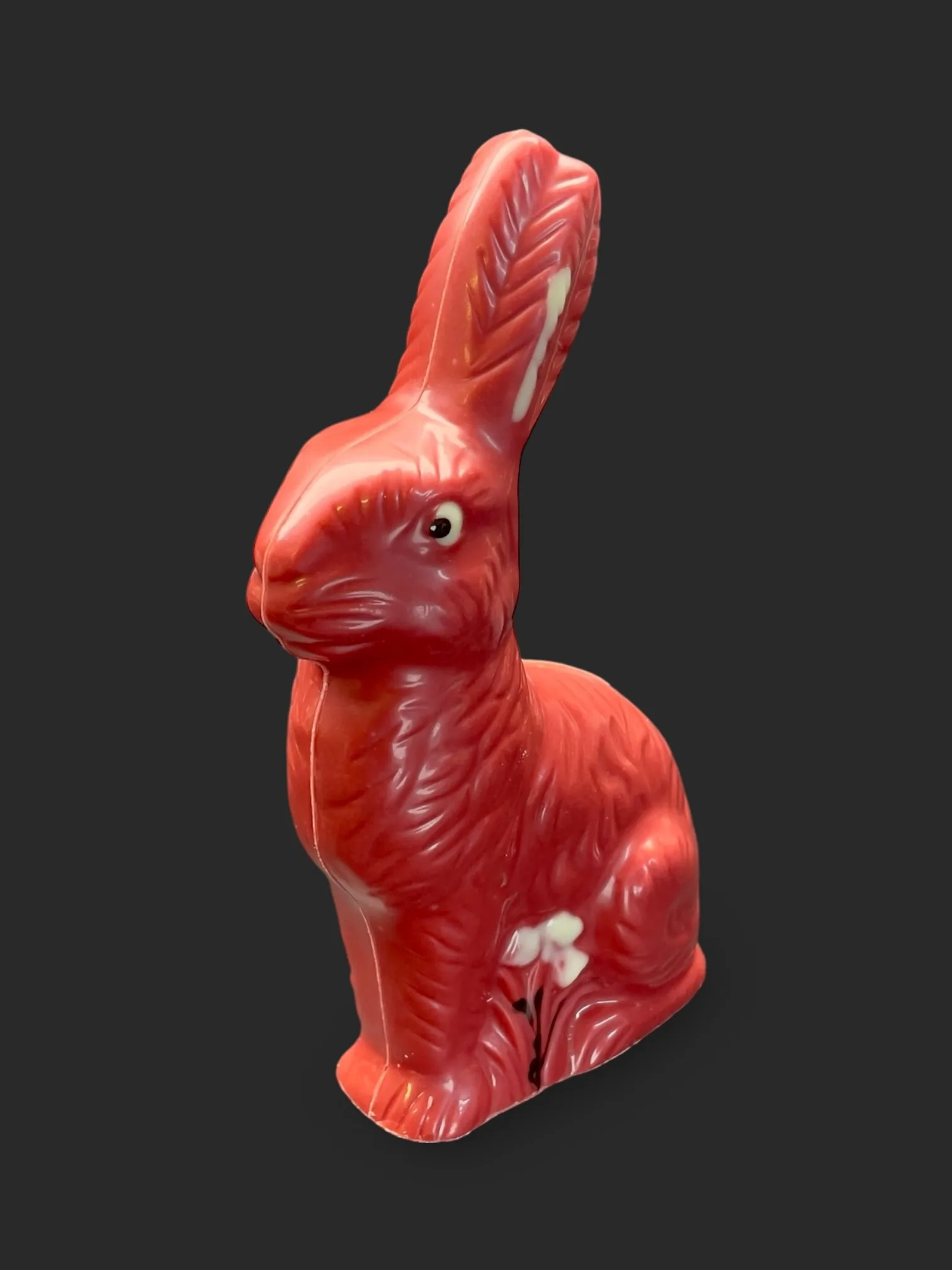 Nostalgischer veganer Osterhase aus Erdbeerlade, handgegossene Erdbeer-Schokolade, 100 g aus Michis Schokoatelier