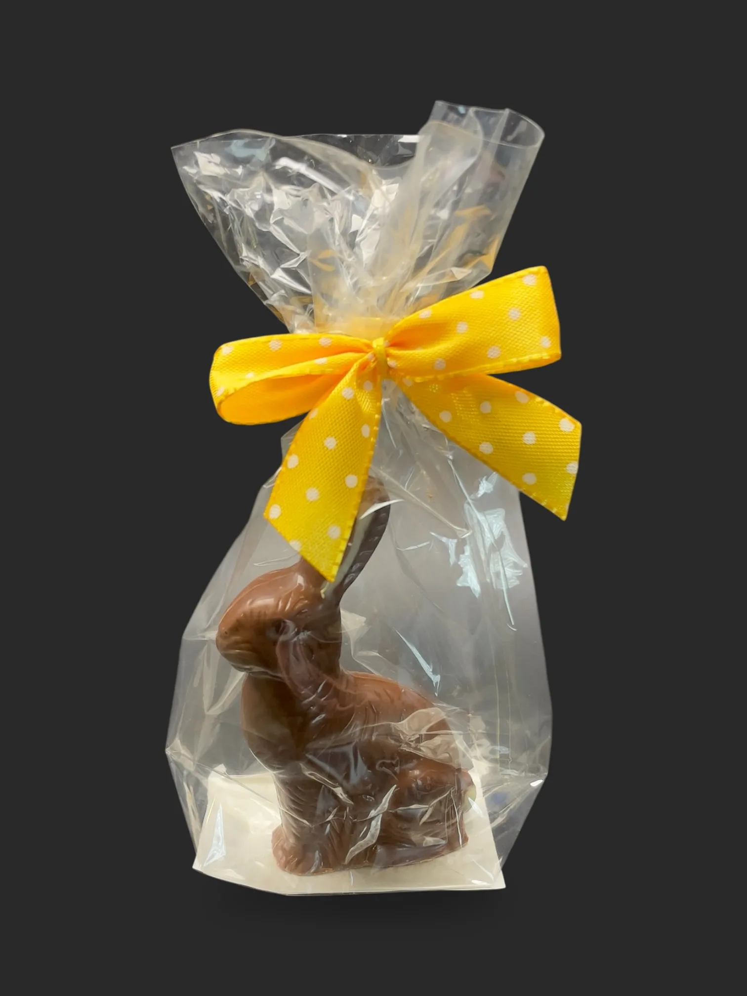 Nostalgischer Mini-Osterhase aus veganer Mandel-Schokolade handbemalt