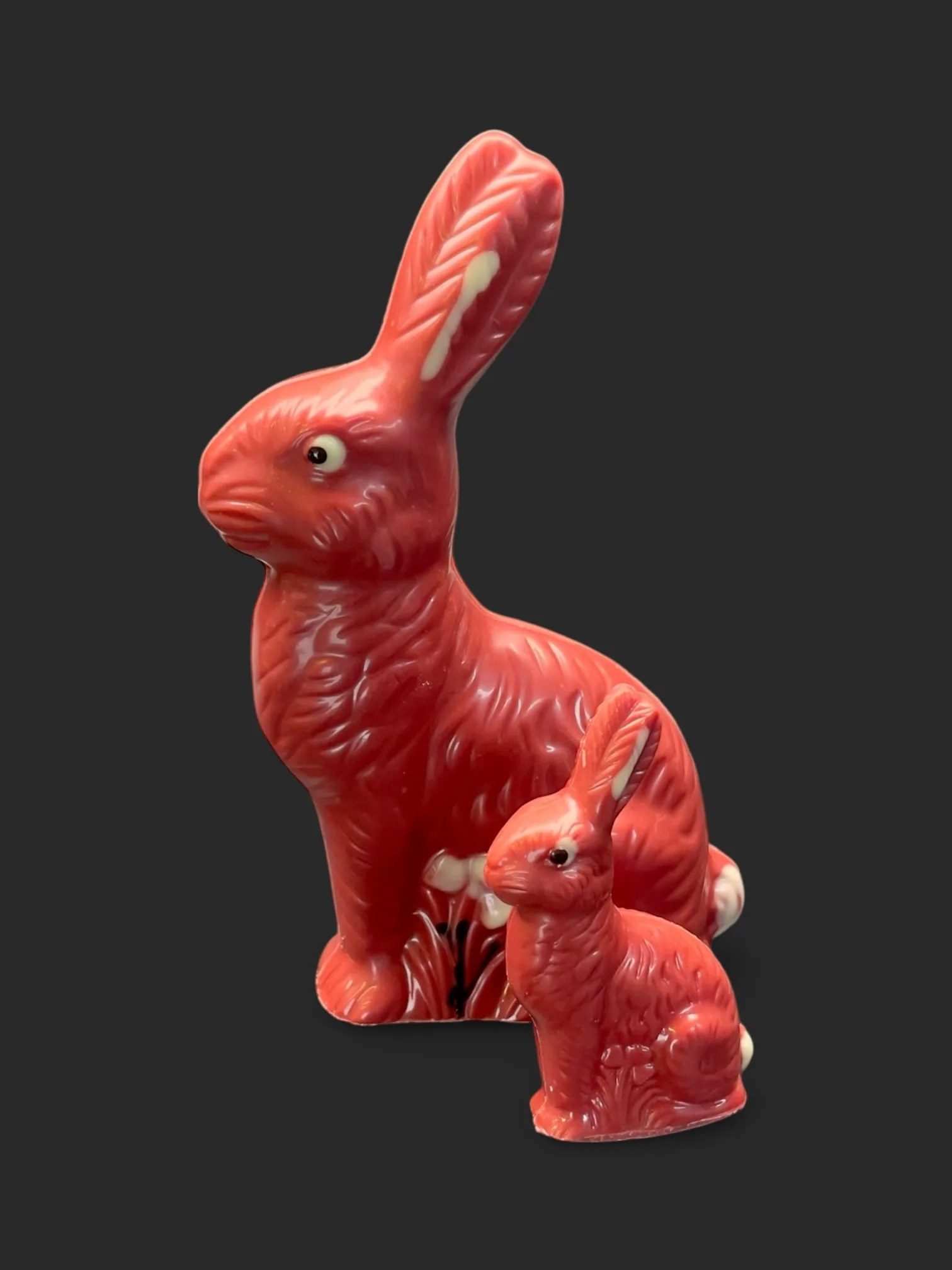Nostalgischer veganer Osterhase aus Erdbeerlade, handgegossene Erdbeer-Schokolade, 100 g aus Michis Schokoatelier