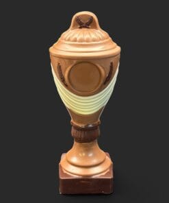 Pokal aus Vollmilch-Schokolade (40% Kakao), 20,5 cm hoch – handgefertigt in Michis Schokoatelier in Frankfurt