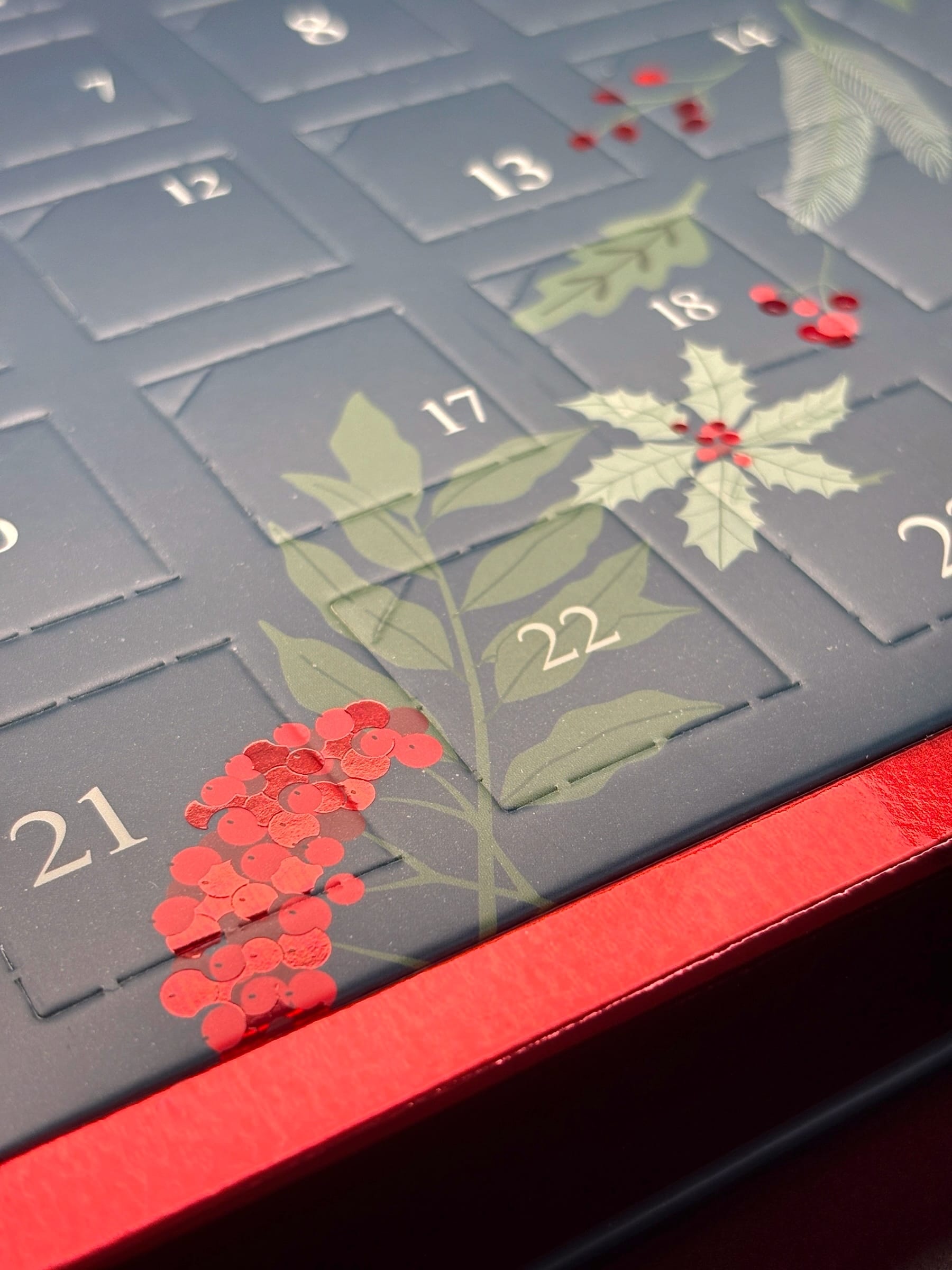Pralinen-Adventskalender "Winterblume" mit unserem Logo – Bild 4