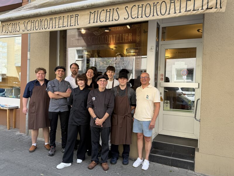 Das Team vor dem Atelier